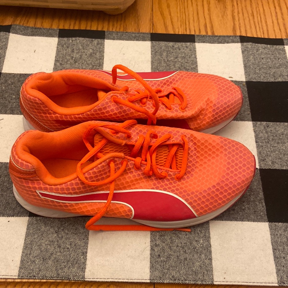 Puma tennis shoes